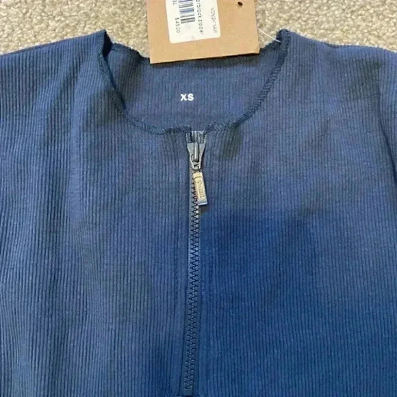 Point Colorblock Zipper Top - Picture 3 of 5